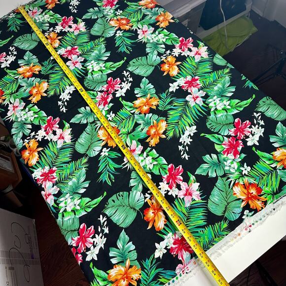 Joann Fabric 1.5 Yards Black Tropical Hawaiian Print Fabric Remnant Synthetic - Picture 4 of 5